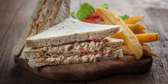 Sedang galau? Makanlah setangkup sandwich tuna!