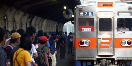 Stasiun Tebet gelap gulita, penumpang kebingungan