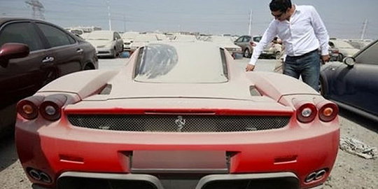 Kuburan mobil mewah di Dubai ini bikin geleng kepala