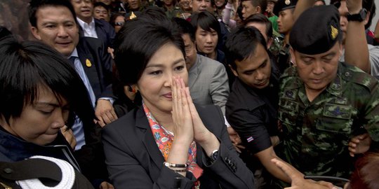 Salam perpisahan Yingluck Shinawatra kepada para pendukung