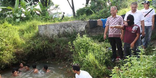 114 anak diperiksa, yang disodomi Emon bertambah jadi 22 bocah