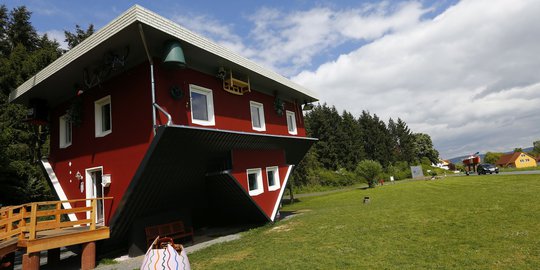 Asyiknya berwisata ke 'Crazy House' di Jerman