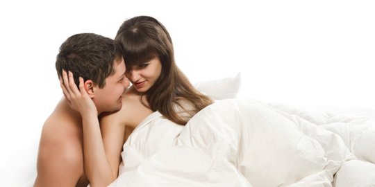 kuatkan ikatan emosional dengan pasangan melalui 10 posisi seks ini!