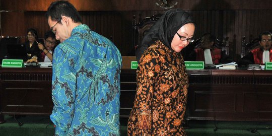 Ratu Atut resmi diberhentikan sementara sebagai Gubernur Banten