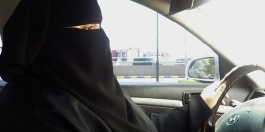 Menentang peraturan, wanita Saudi tewas kecelakaan mobil