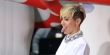 Datang pakai busana sopan, Miley Cyrus tinggalkan klub tanpa baju