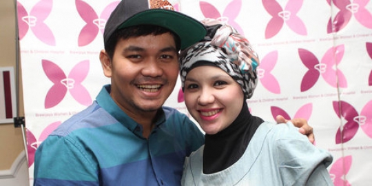 Indra Bekti: Istriku cantik banget dengan berhijab