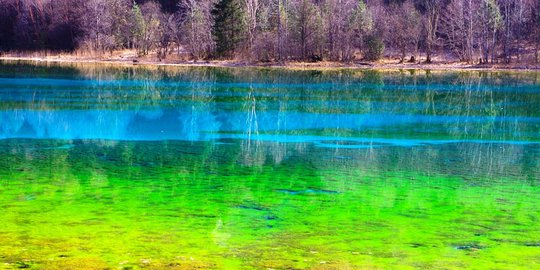 Wuhua Hai, danau lima warna tercantik di China