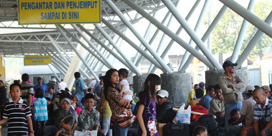 Tak cuma kereta dan pesawat, naik kapal juga harus boarding