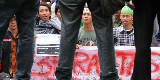 Jelang pilpres, massa demo 'serang Megawati' di KPK