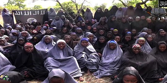 Militan Boko Haram tunjukkan ratusan siswi yang disandera