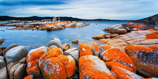 Cantiknya 'bara api' di sepanjang Bay of Fires | merdeka.com