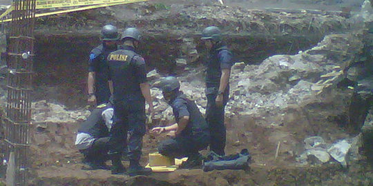 Buang air besar di sungai, Misbahul temukan granat aktif