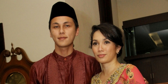 Anak dan suami kerap sindir Ussy Sulistiawaty untuk berhijab