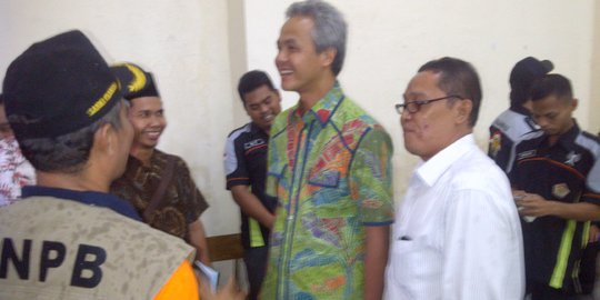 Status bergejolak, Ganjar kunjungi warga di lereng Merapi