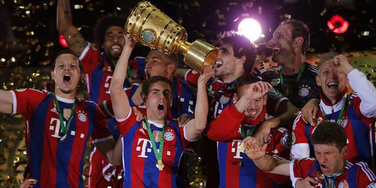 Pesta kemenangan Bayern Munich saat raih trofi DFB Pokal
