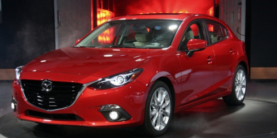 Meski laku di luar, Mazda 3 tak dipasarkan di Indonesia