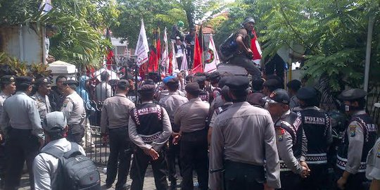 Sebulan lagi Dolly ditutup, demo ratusan PSK 'panaskan' Surabaya