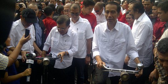 Tiba di KPU, Jokowi-JK langsung teken berkas pencapresan