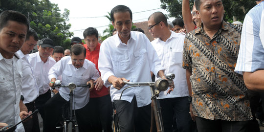 Gowes bersama Jokowi ke KPU, JK kesulitan naik ontel