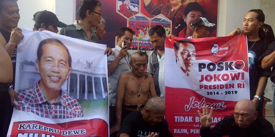 Aksi simpatisan PDIP cukur gundul sambut deklarasi Jokowi-JK