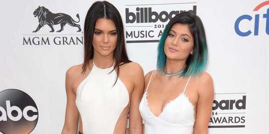 Pesona 'si kembar' Kendall & Kylie Jenner di Billboard Awards