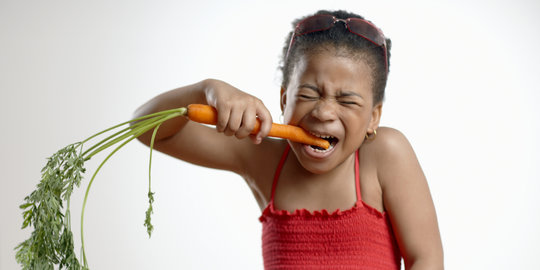 Ini 4 cara unik bikin anak suka makan sayur