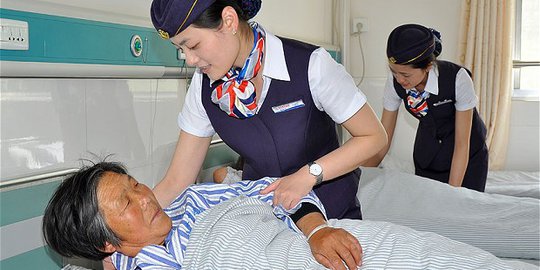 Rumah sakit di China minta perawatnya pakai seragam pramugari