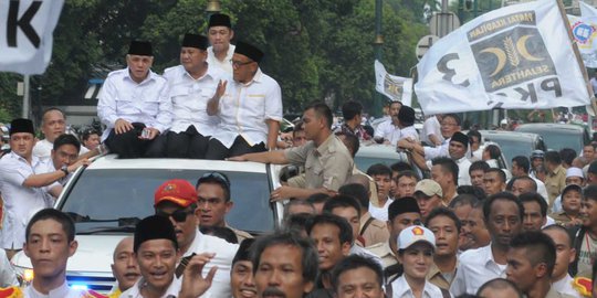 Prabowo-Hatta saat diarak para pendukung ke Bundaran HI