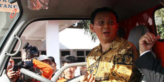 Ahok geram massa Jokowi dan Prabowo rusak taman kota