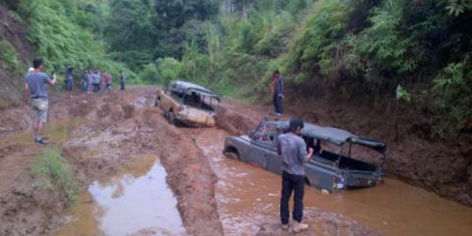 Misteri Leuweng Kunthi dan jalur off road Sukawana-Cikole 