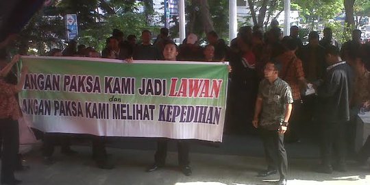 Gaji di bawah UMP, pegawai outsourcing Bank Sumut di Medan demo