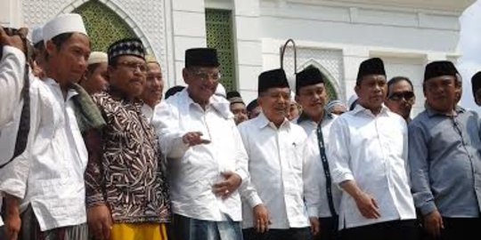Jokowi dituding tak bisa salat, ini pembelaan kubu Jokowi