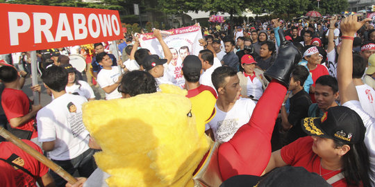 Massa Prabowo dan Jokowi saling adu mulut di Bundaran HI