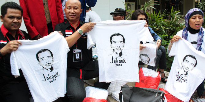  Kaos  bergambar Jokowi  banyak diburu di pasaran merdeka com