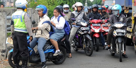 Tekan kecelakaan, Satlantas Bangka bagikan kaca spion gratis