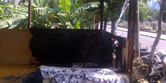 Ini posko relawan Jokowi di Setiabudi yang hangus dibakar