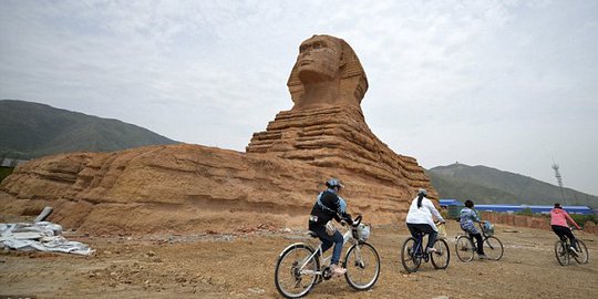 Dianggap jiplak, China akan hancurkan tiruan patung Sphinx Mesir
