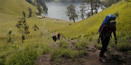 Meski sudah dibuka, pendaki dilarang ke puncak Merapi