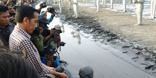 hadiah lumpur lapindo oleh warga rev1