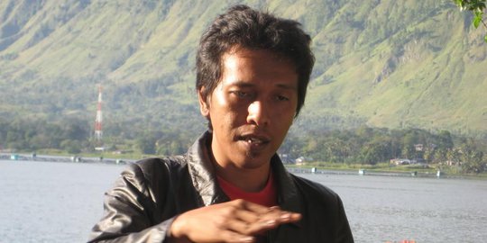 Siapa Adian Napitupulu, pengkritik keras Prabowo?