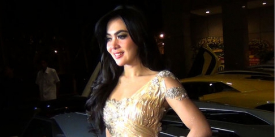 Resmikan cabang karaoke, Syahrini ajak fans goyang Morena