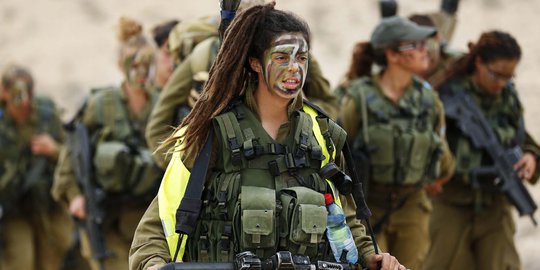 Mengintip gaya militer wanita Israel latihan di perbatasan Mesir