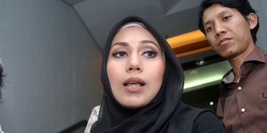 Sakit, polisi tunda pemeriksaan Puput Melati | merdeka.com