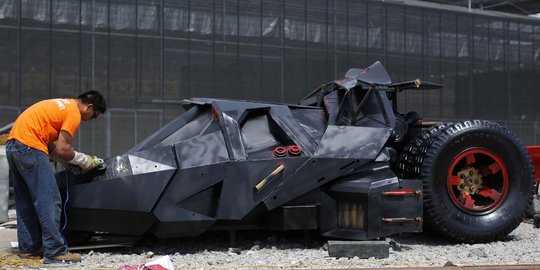 Menengok pembuatan mobil Batman versi China