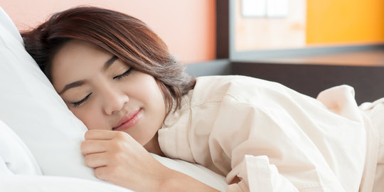 Tidur dengan cahaya terang bikin cepat gemuk?