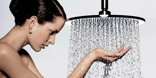 Ini 10 manfaat sehat mandi dengan air dingin