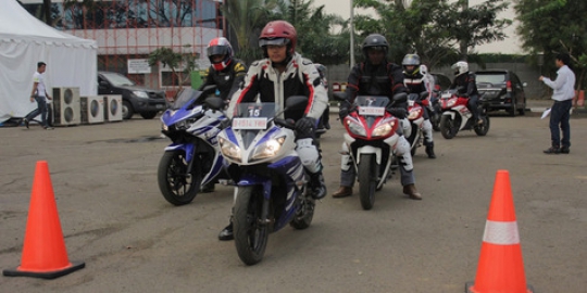 Yamaha gelar defensive riding training R25 dan R15