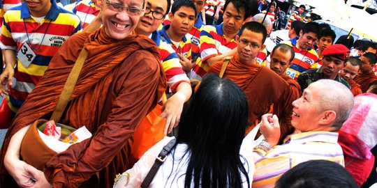 Umat Buddha Kendari rayakan hari raya Tri Suci Waisak