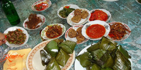 Nasi sek, santapan khas di pinggir pantai di Pariaman